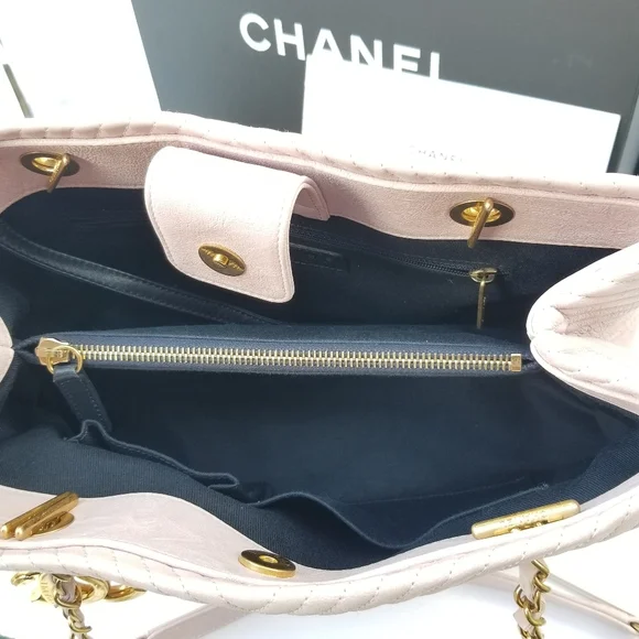 Extra pics for CHANEL Gorgeous blush Pink CC Logo V Stitch Chain Shoulder bag - Picture 16 of 16
